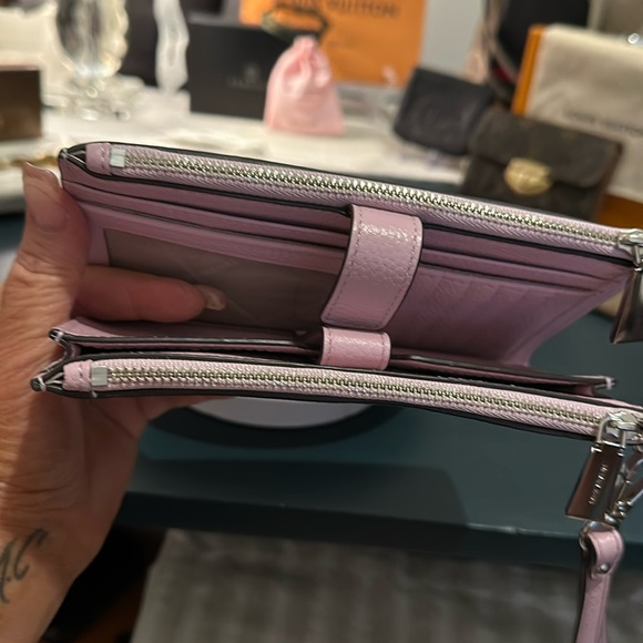 Authentic Michael Kors Women’s Leather Wallet, NWOT Pale Lilac, Silver H… - Picture 12 of 16